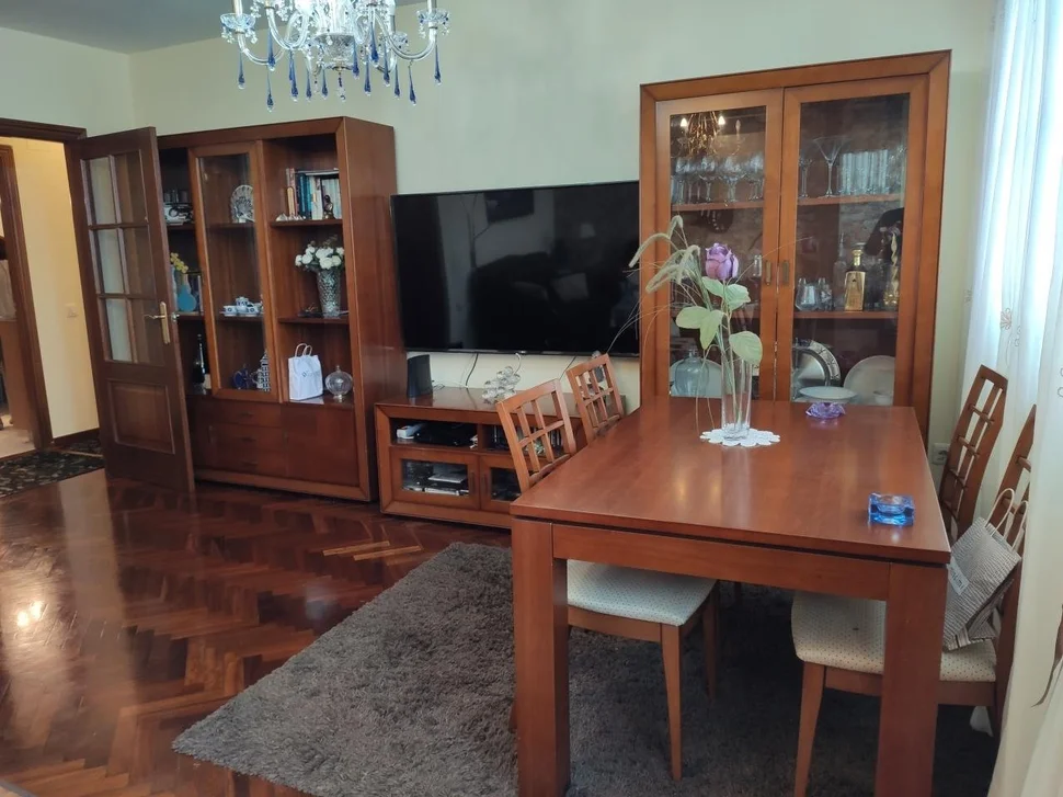 Se vende duplex en plaza de galicia, naron