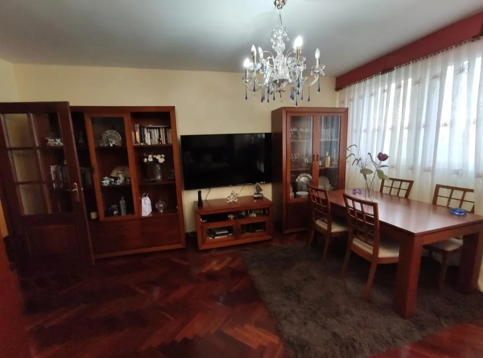 Se vende duplex en plaza de galicia, naron