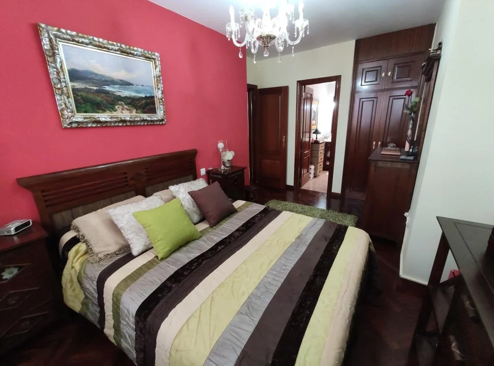 Se vende duplex en plaza de galicia, naron