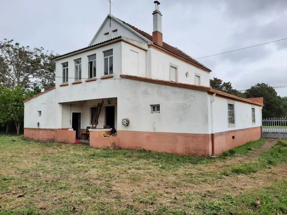 Se vende casa para reformar con gran finca en el val, narón