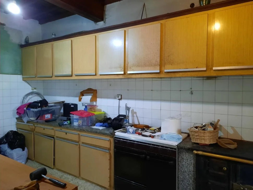 Se vende casa para reformar con gran finca en el val, narón