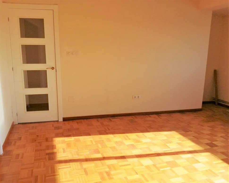 Se vende piso semireformado en canido