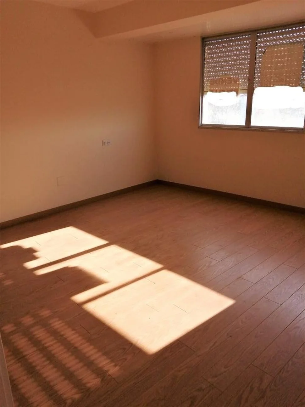 Se vende piso semireformado en canido
