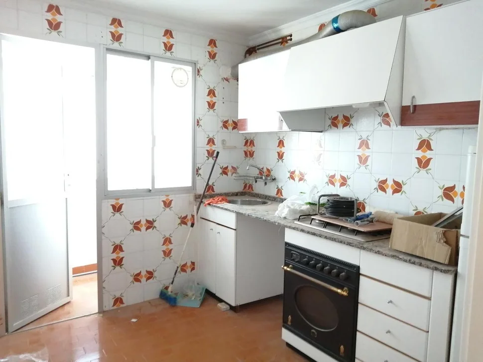Se vende piso semireformado en canido