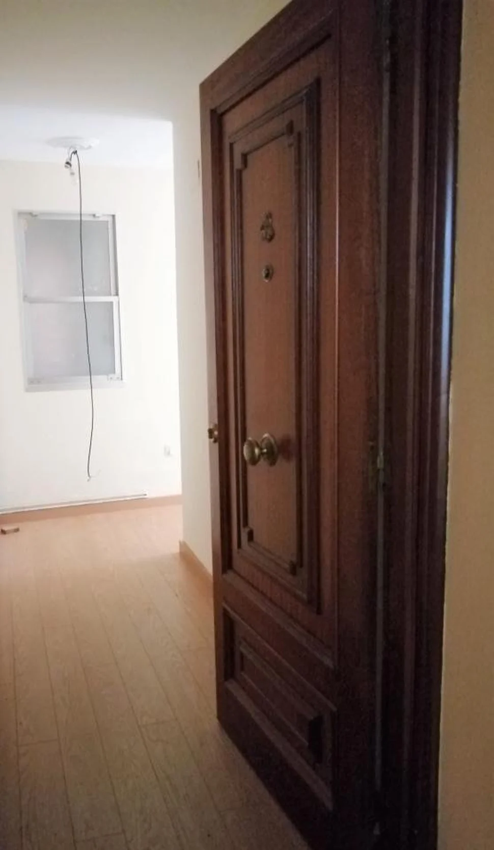 Se vende piso semireformado en canido