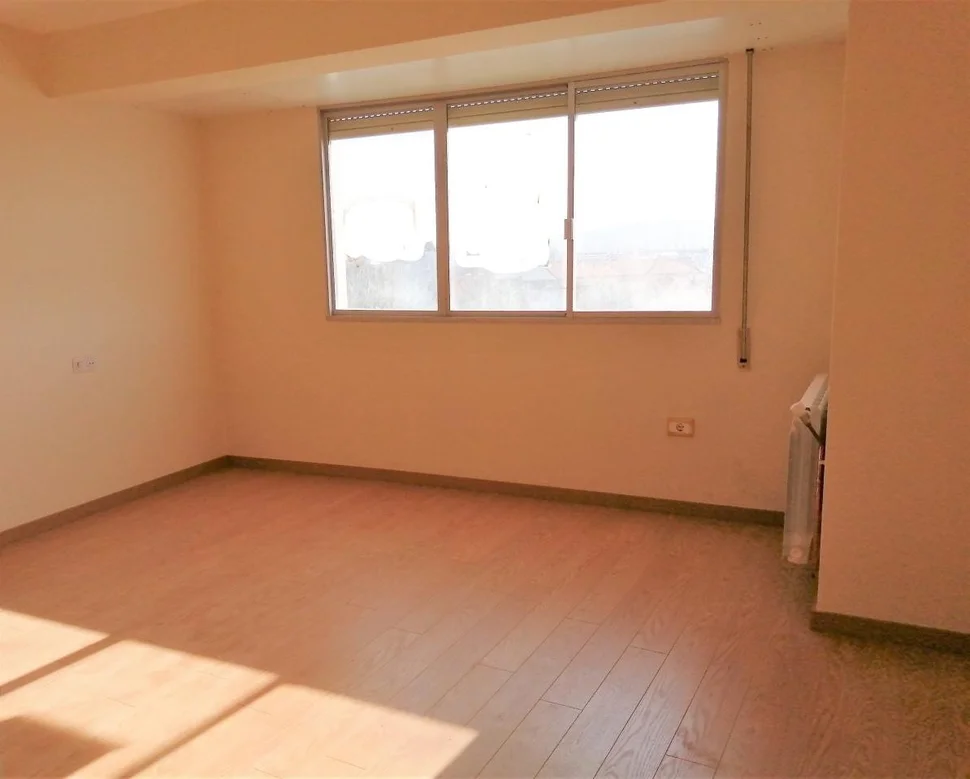 Se vende piso semireformado en canido