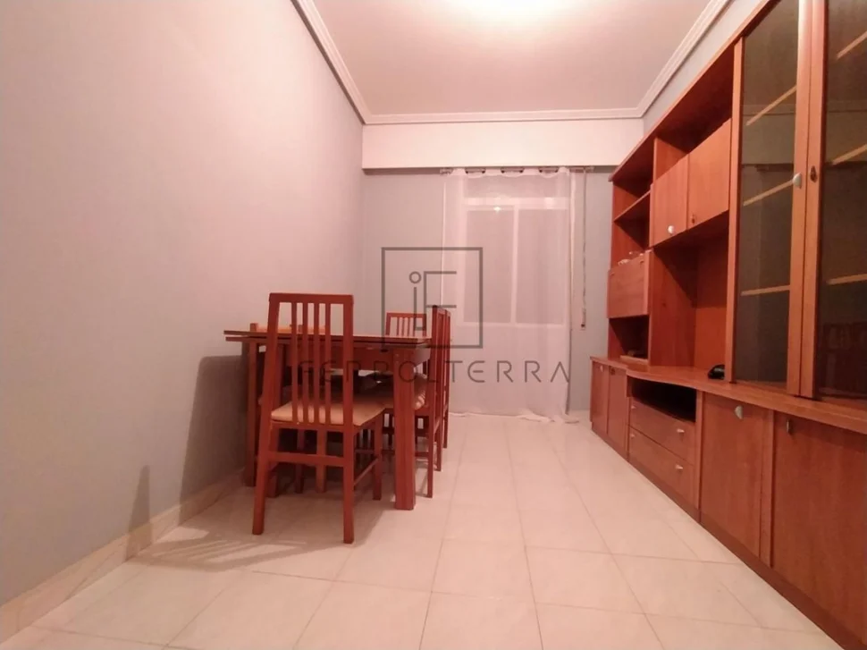 Piso semiamueblado en viviendas de marina