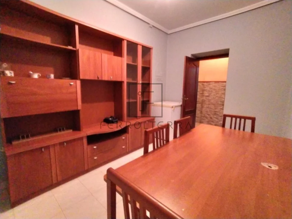 Piso semiamueblado en viviendas de marina