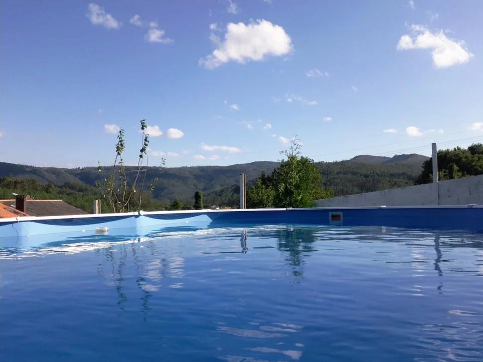 Se vende casa adosada con piscina en doso, narón