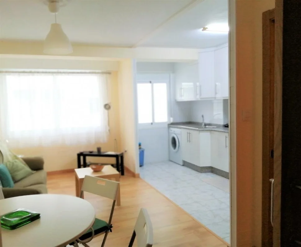 Se vende piso reformado, amueblado y con ascensor