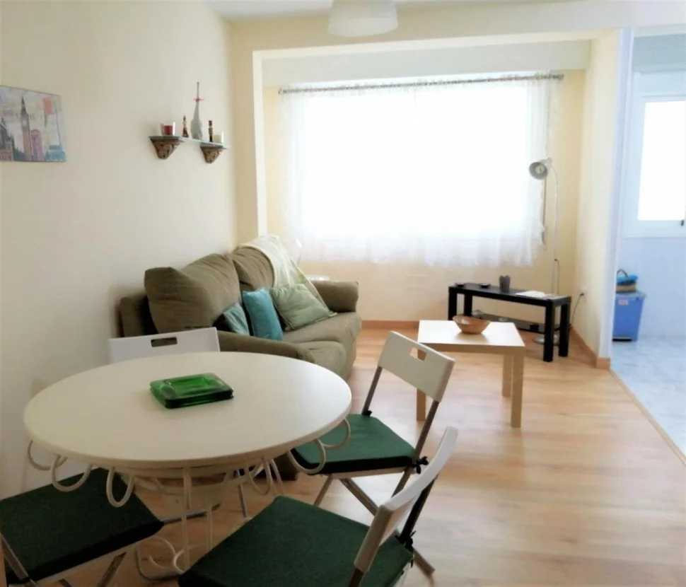 Se vende piso reformado, amueblado y con ascensor