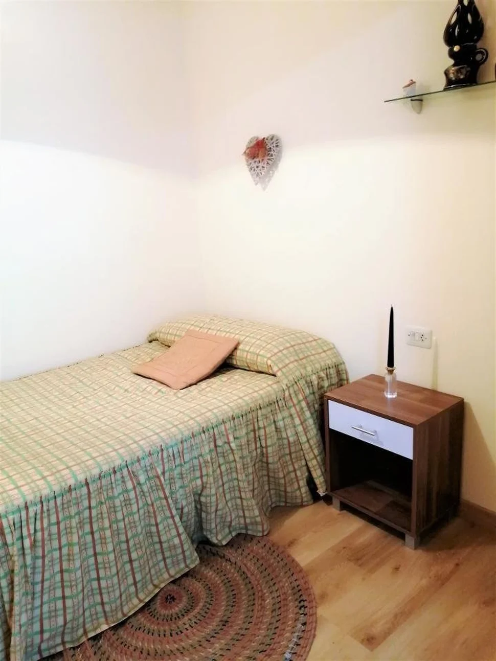 Se vende piso reformado, amueblado y con ascensor