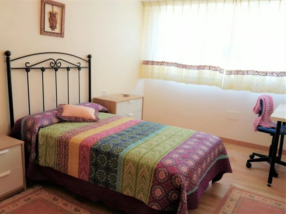 Se vende piso reformado, amueblado y con ascensor