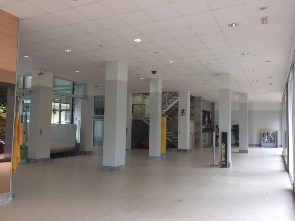 Se vende o alquila local de 800 metros en zona comercial en ultramar, ferrol