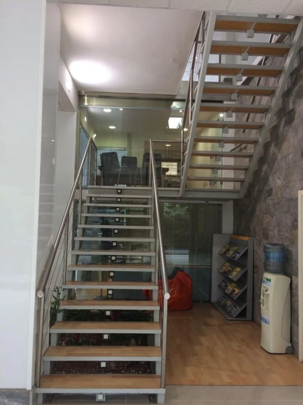 Se vende o alquila local de 800 metros en zona comercial en ultramar, ferrol