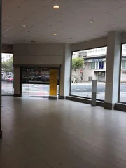 Se vende o alquila local de 800 metros en zona comercial en ultramar, ferrol
