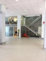 Se vende o alquila local de 800 metros en zona comercial en ultramar, ferrol