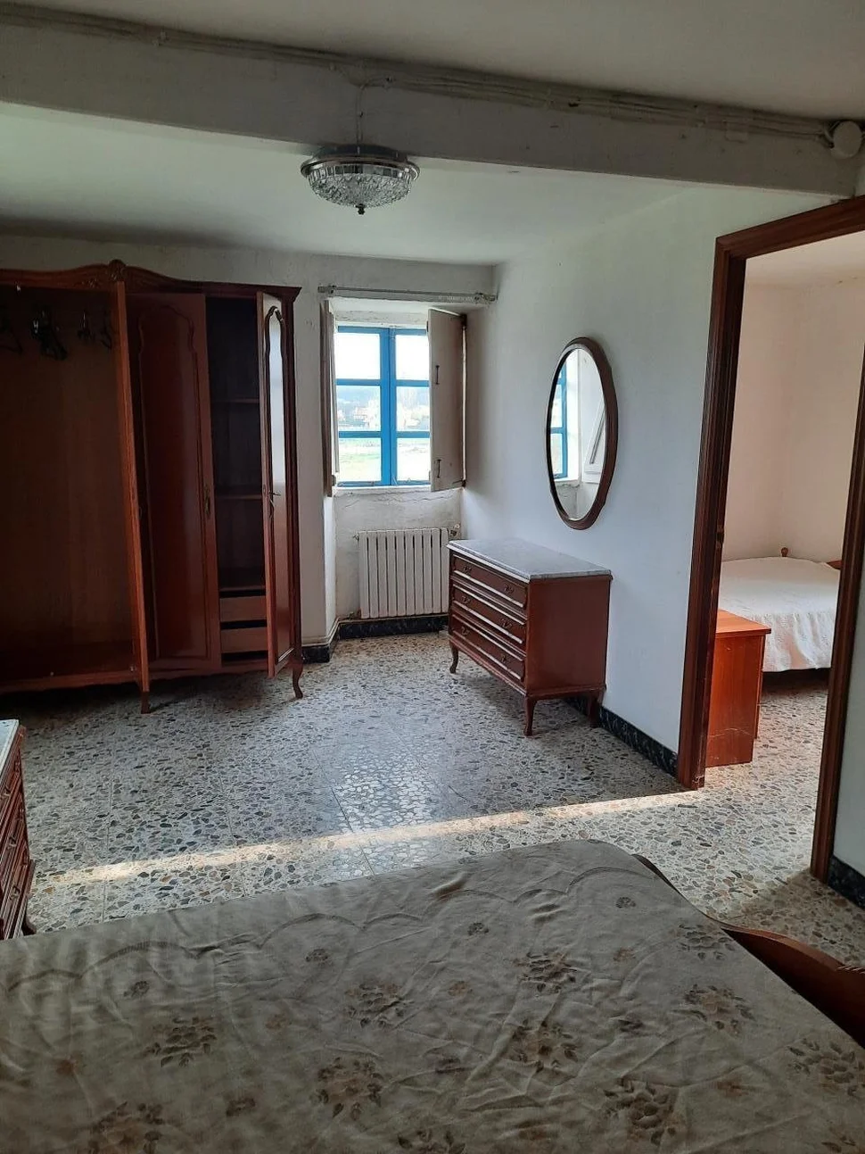 Casa de piedra para reformar con finca opcionable