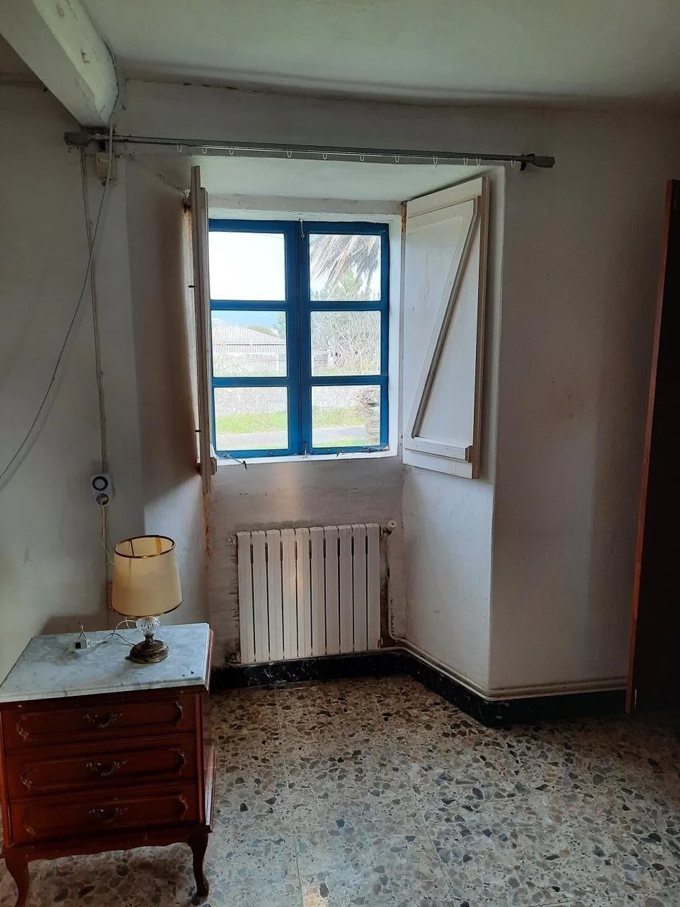 Casa de piedra para reformar con finca opcionable