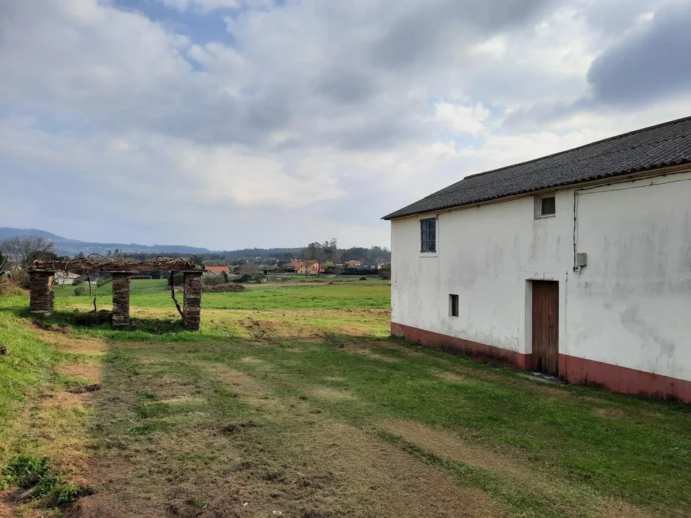 Casa de piedra para reformar con finca opcionable