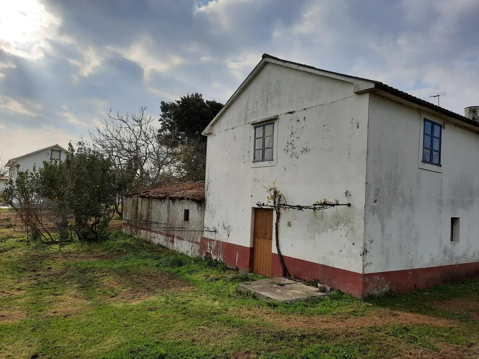 Casa de piedra para reformar con finca opcionable