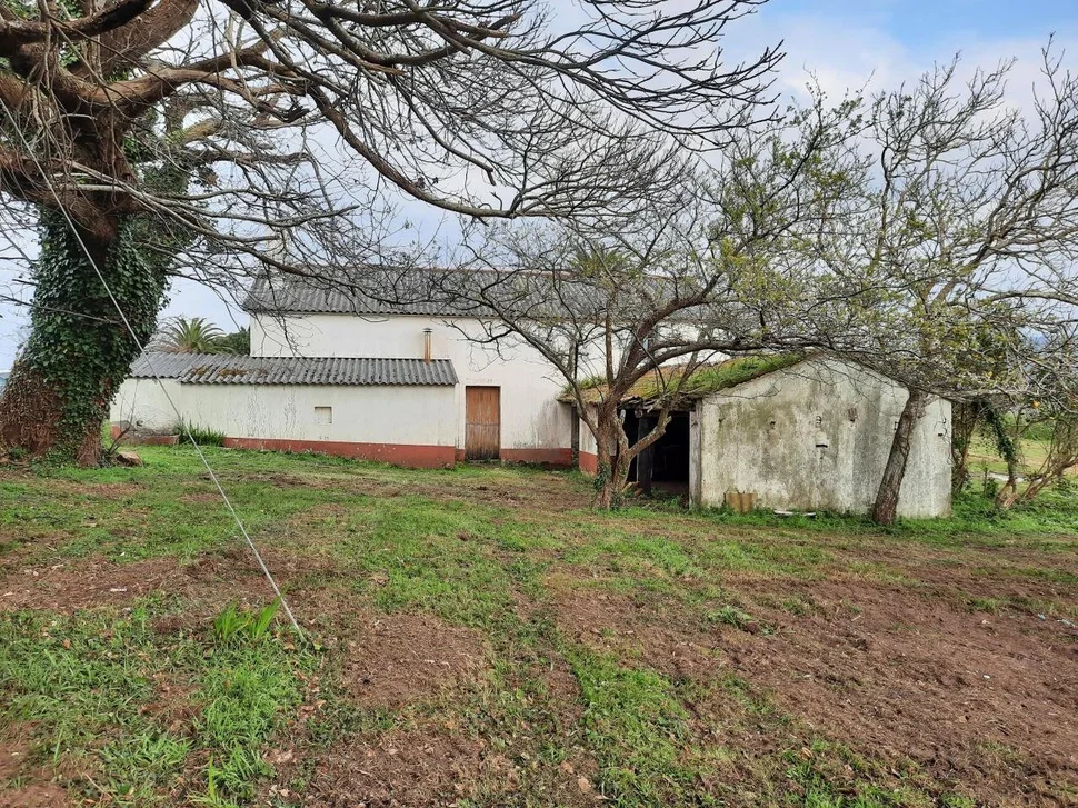Casa de piedra para reformar con finca opcionable