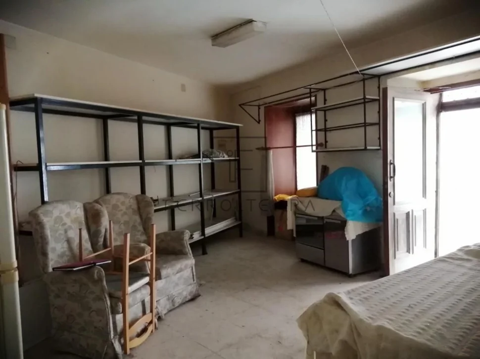 Vendemos casa de piedra para restaurar en puerto, ferrol