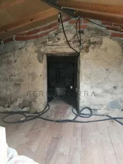 Vendemos casa de piedra para restaurar en puerto, ferrol