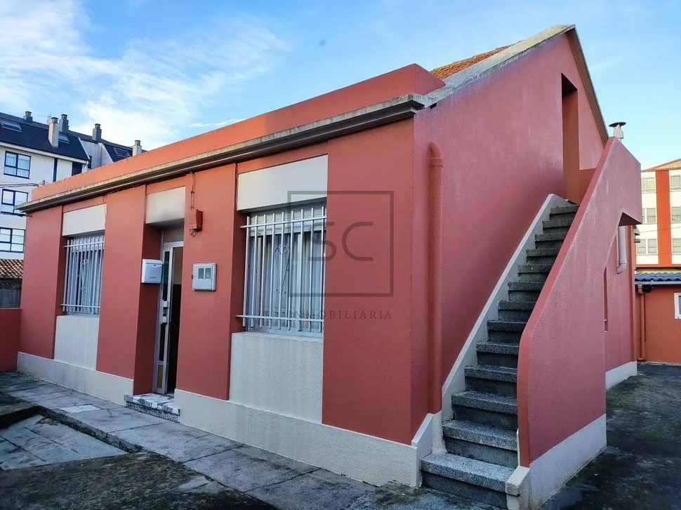 Casa con bodega en mugardos