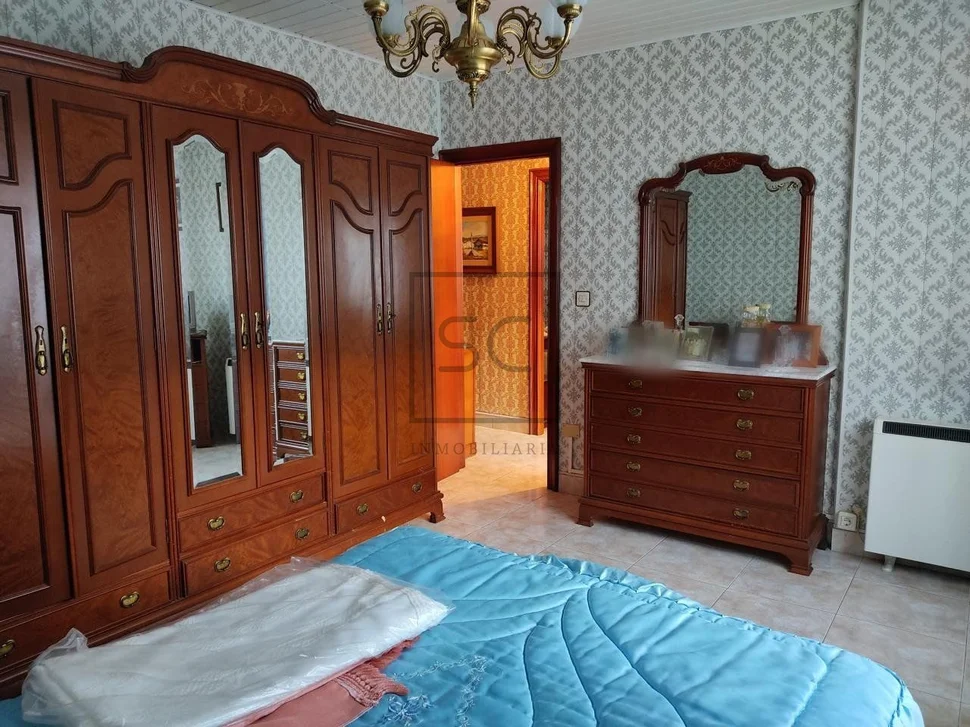 Casa con bodega en mugardos