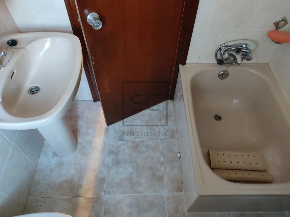 Casa con bodega en mugardos