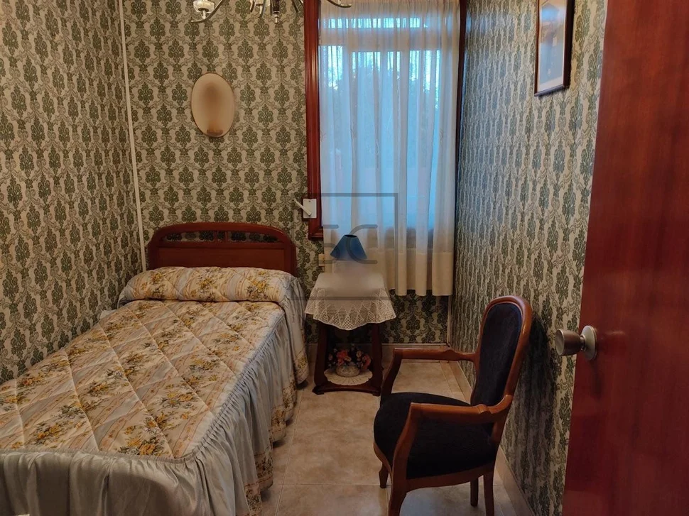 Casa con bodega en mugardos