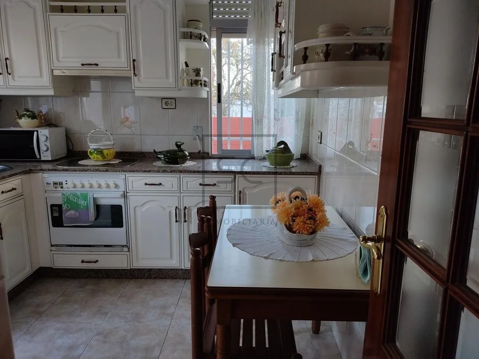 Casa con bodega en mugardos