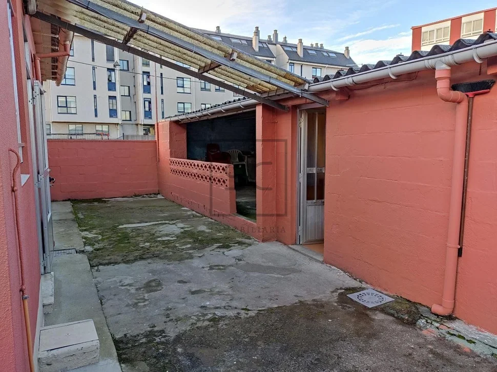 Casa con bodega en mugardos