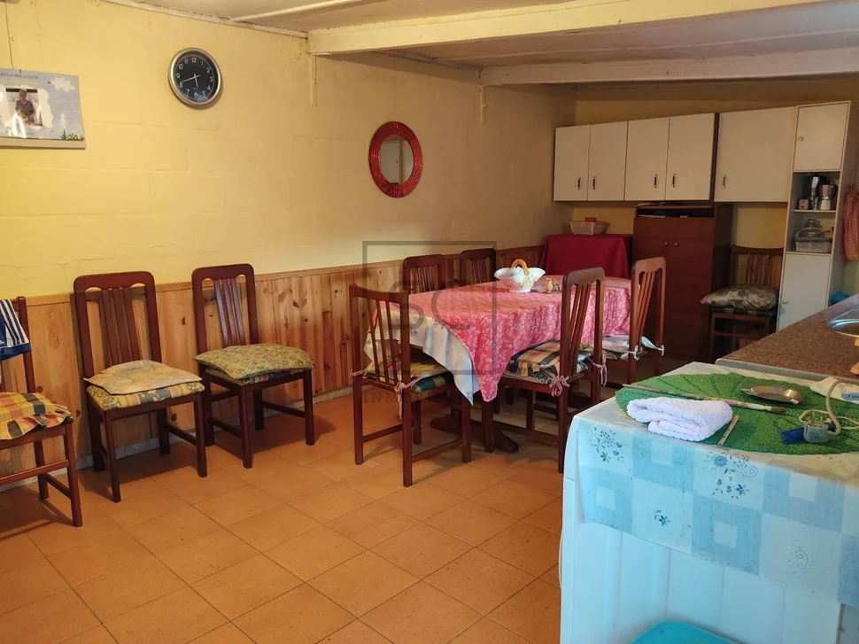 Casa con bodega en mugardos