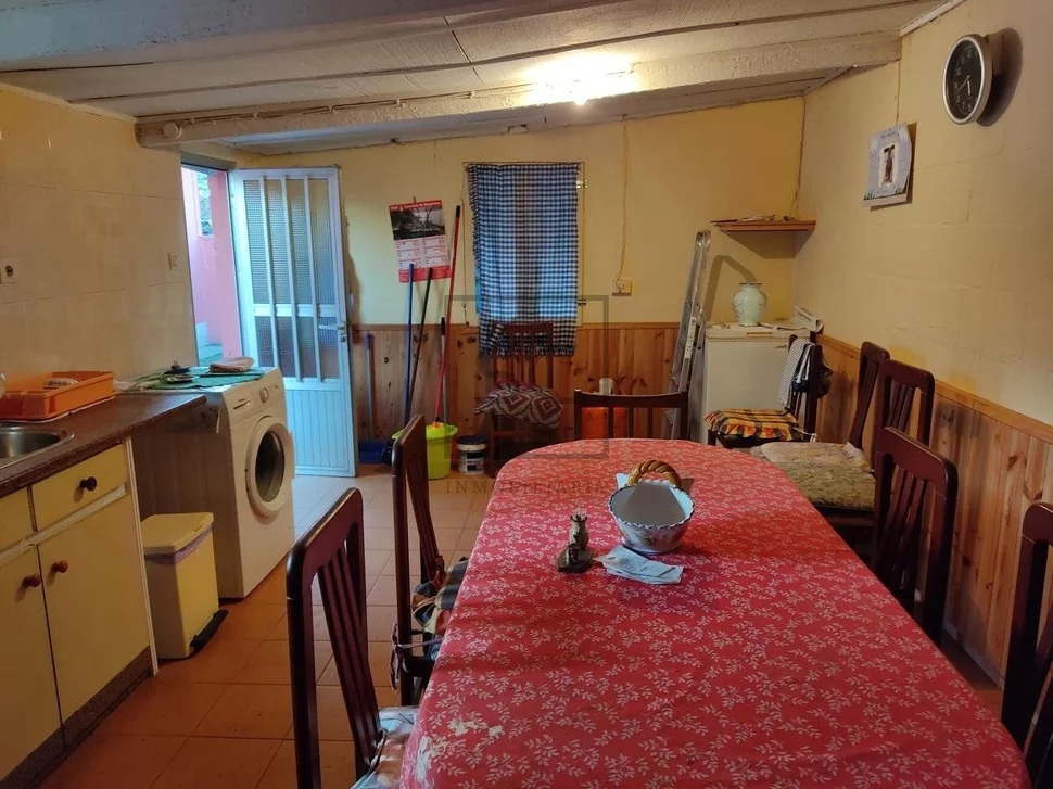 Casa con bodega en mugardos