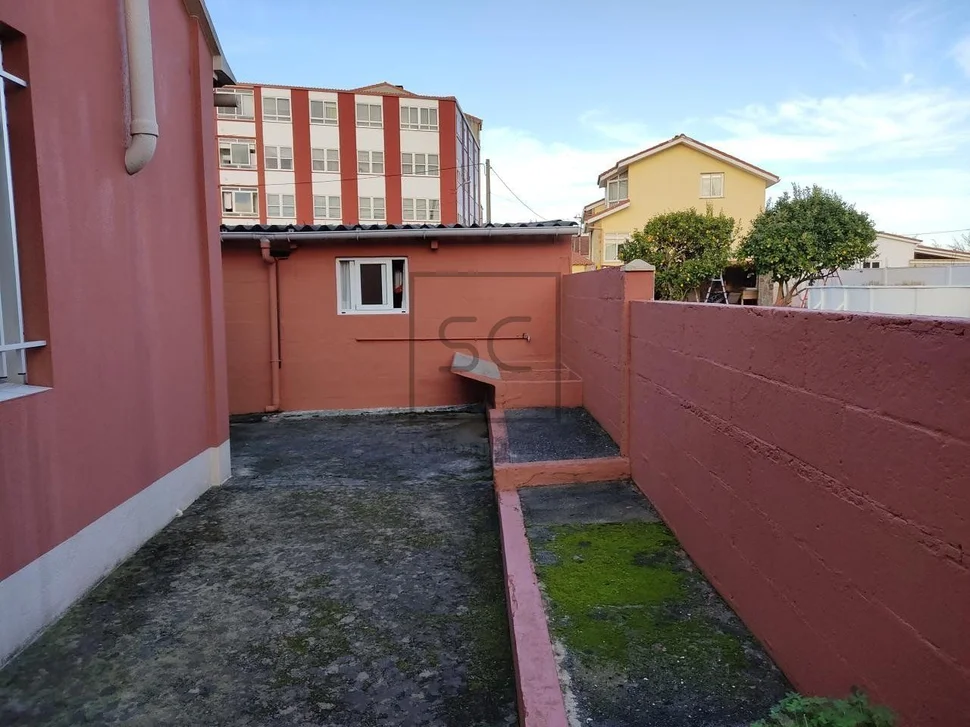 Casa con bodega en mugardos