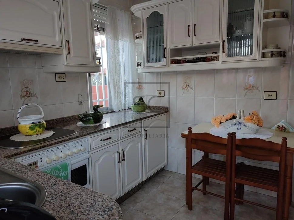 Casa con bodega en mugardos