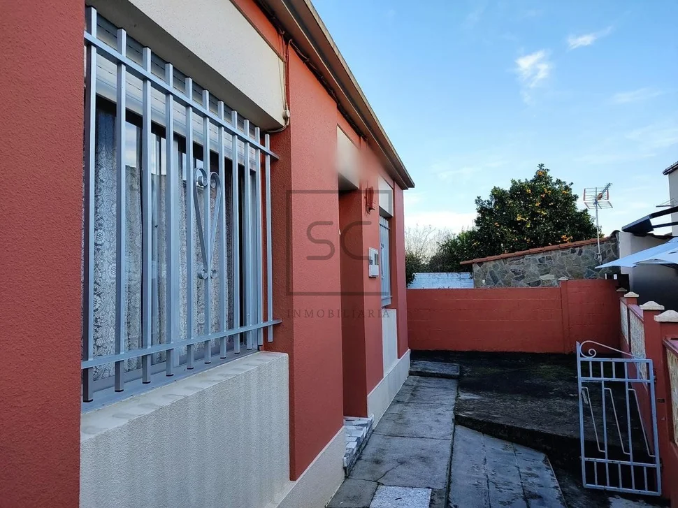 Casa con bodega en mugardos