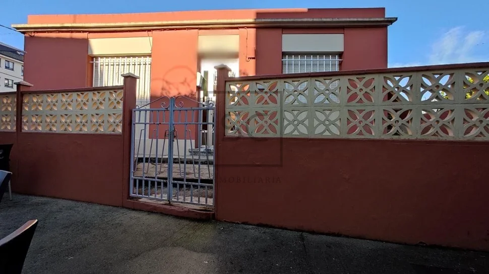 Casa con bodega en mugardos