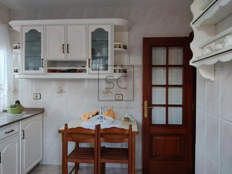 Casa con bodega en mugardos