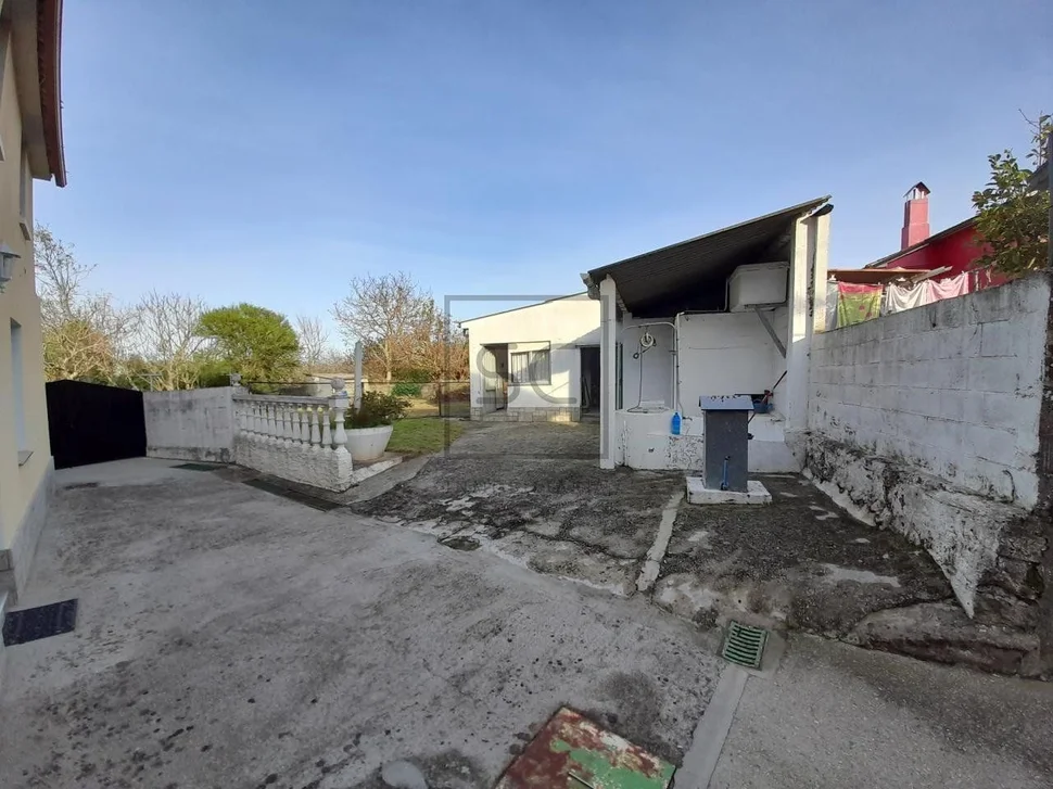 Casa de piedra con finca en franza, murgados