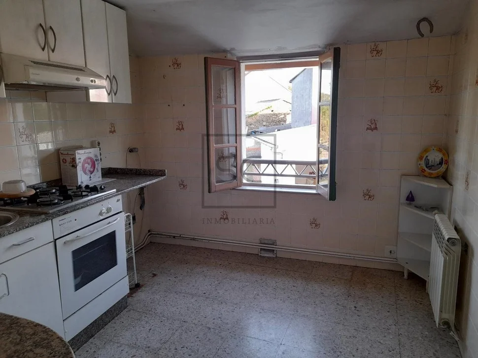 Casa de piedra con finca en franza, murgados