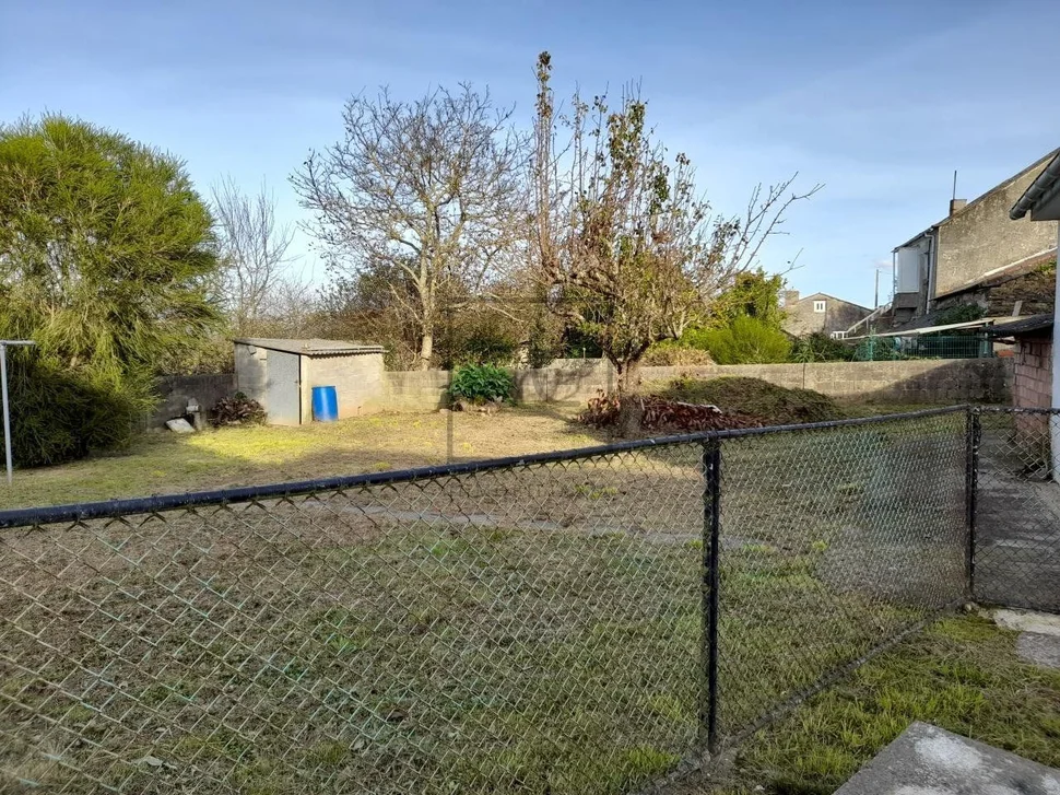 Casa de piedra con finca en franza, murgados