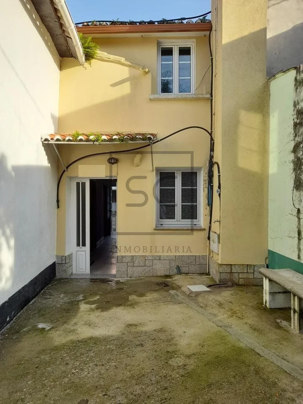 Casa de piedra con finca en franza, murgados