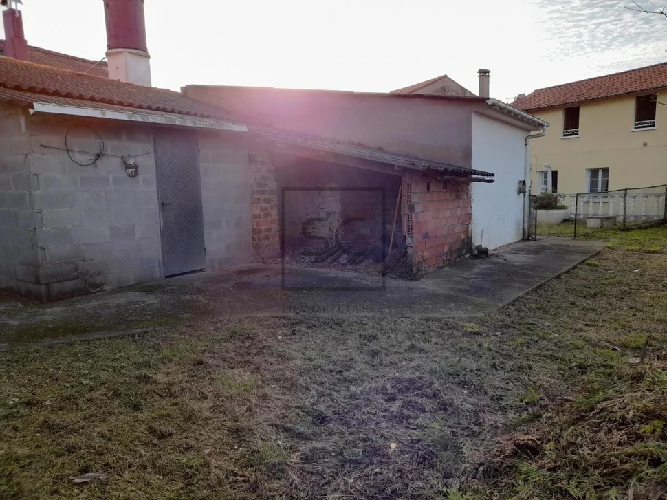Casa de piedra con finca en franza, murgados