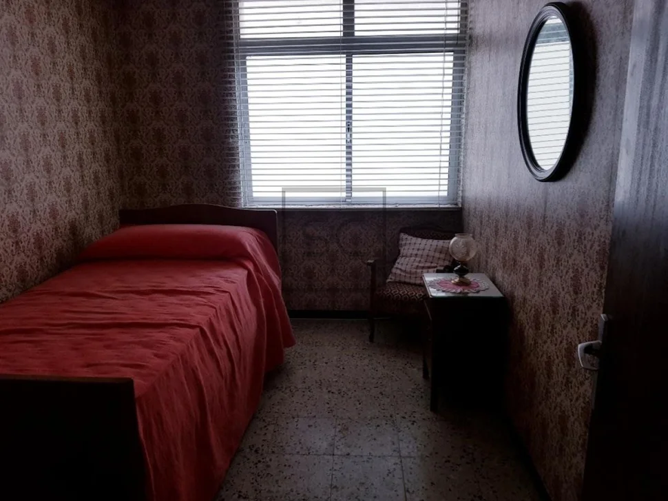 Vivienda y bajos en perlío, ferrol