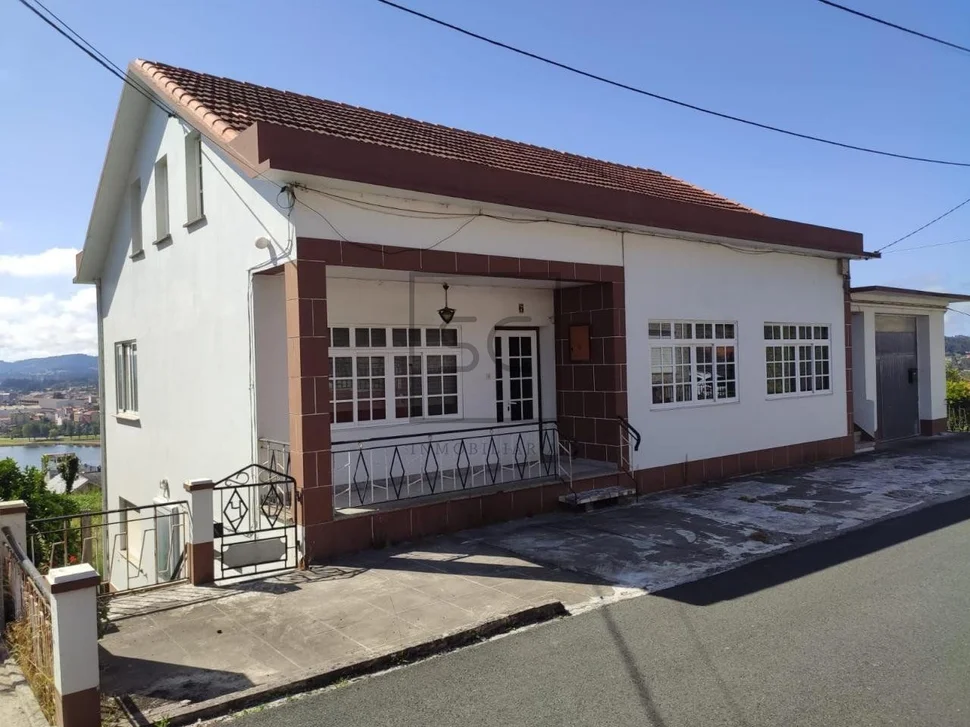 Se vende casa en casadelos en moruela, neda