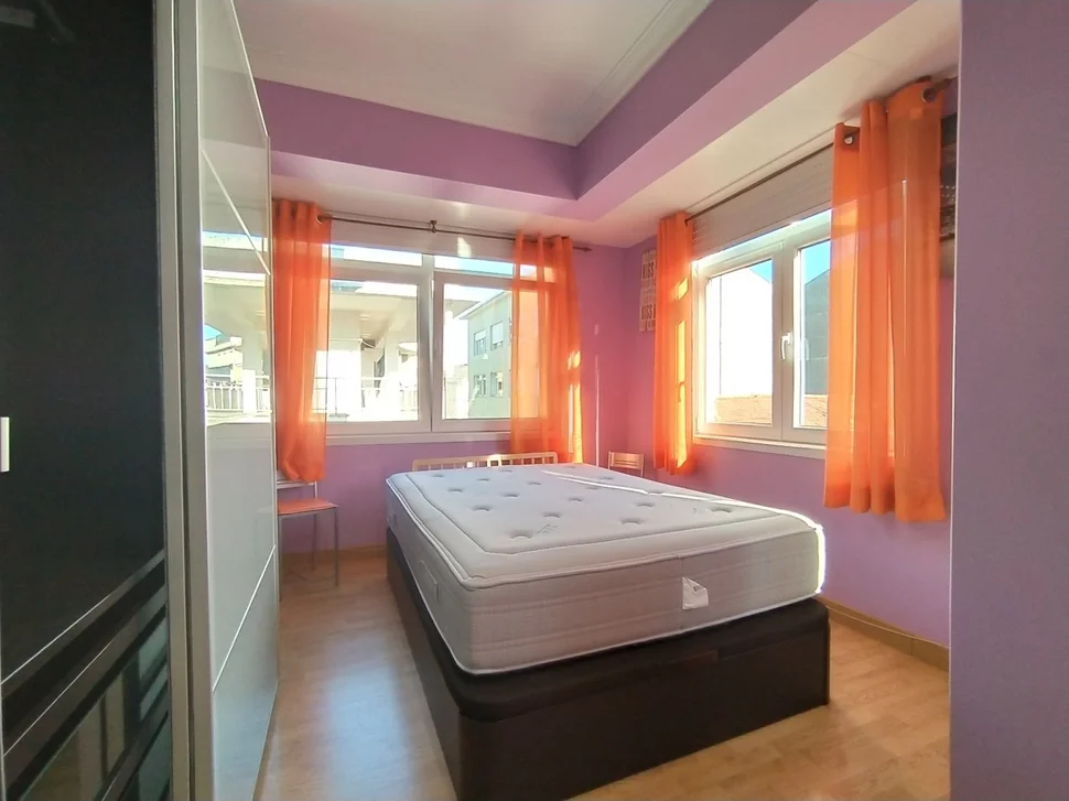 Se vende piso de 4 habitaciones en narón