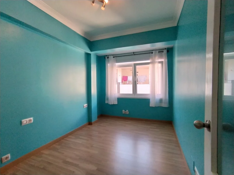 Se vende piso de 4 habitaciones en narón